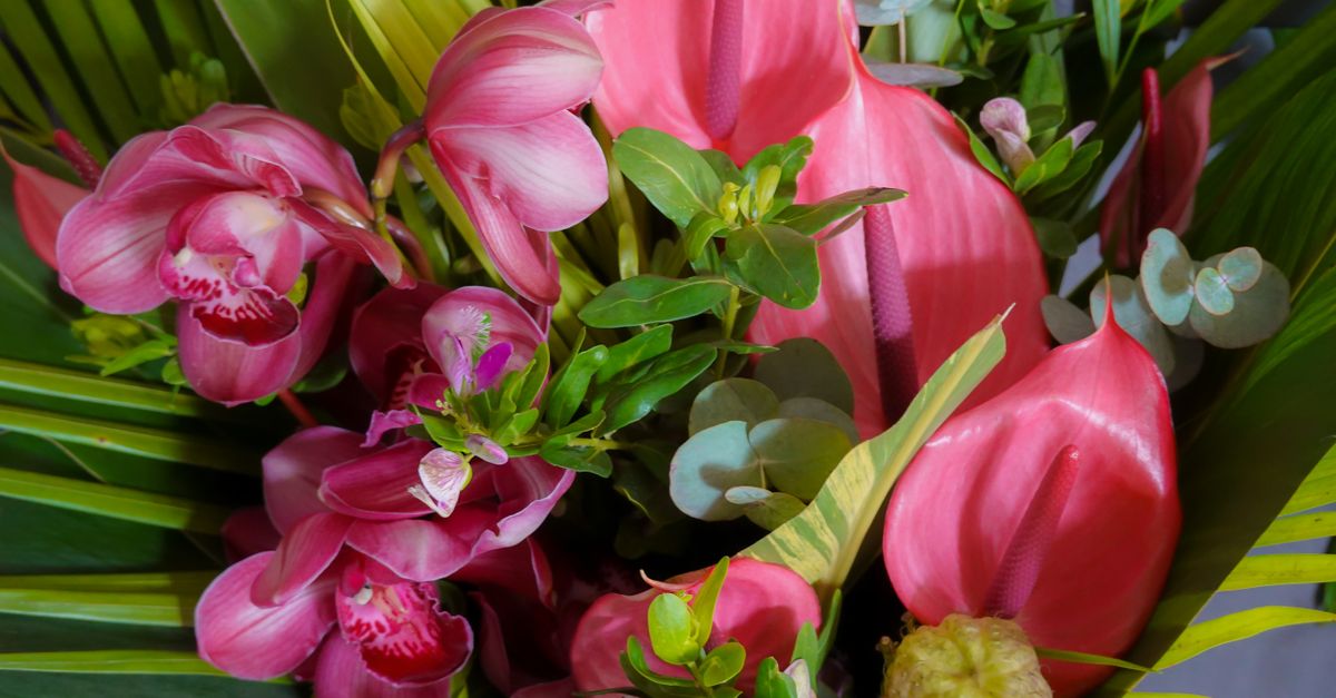 Creating Stunning Aisle Decorations with Blooms
