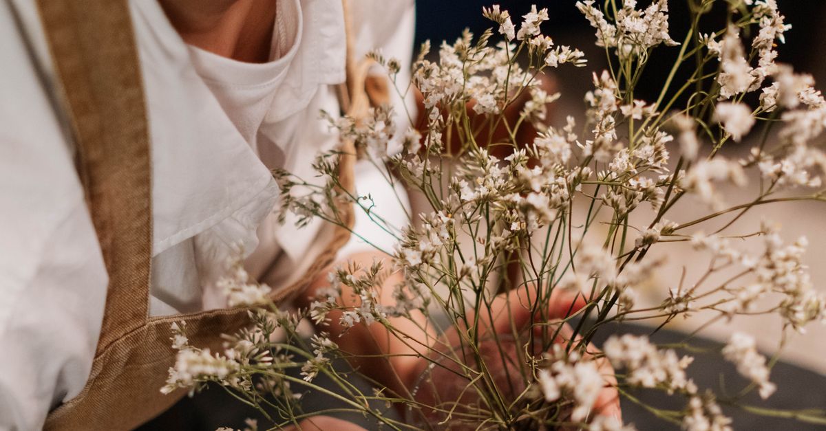 Designing Elegant Casket Sprays for Lasting Memories