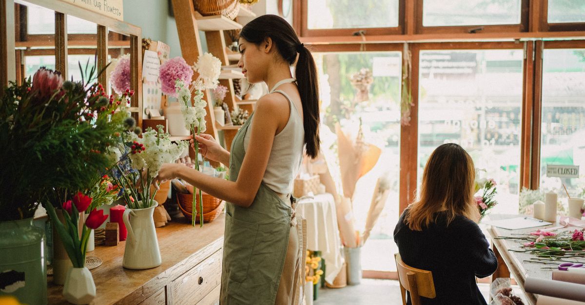 How to Choose the Right Florist for Floral Installations