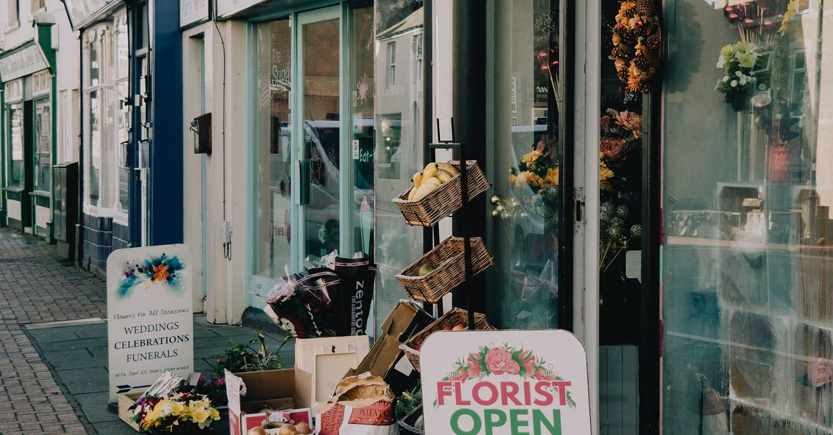 Seasonal Tips for Sourcing Local Autumn Foliage