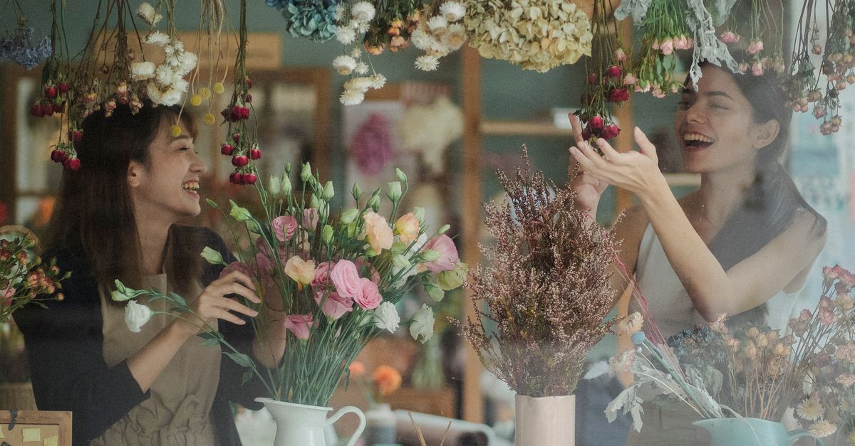 Unique Ways to Showcase Autumn Colours in Flower Displays